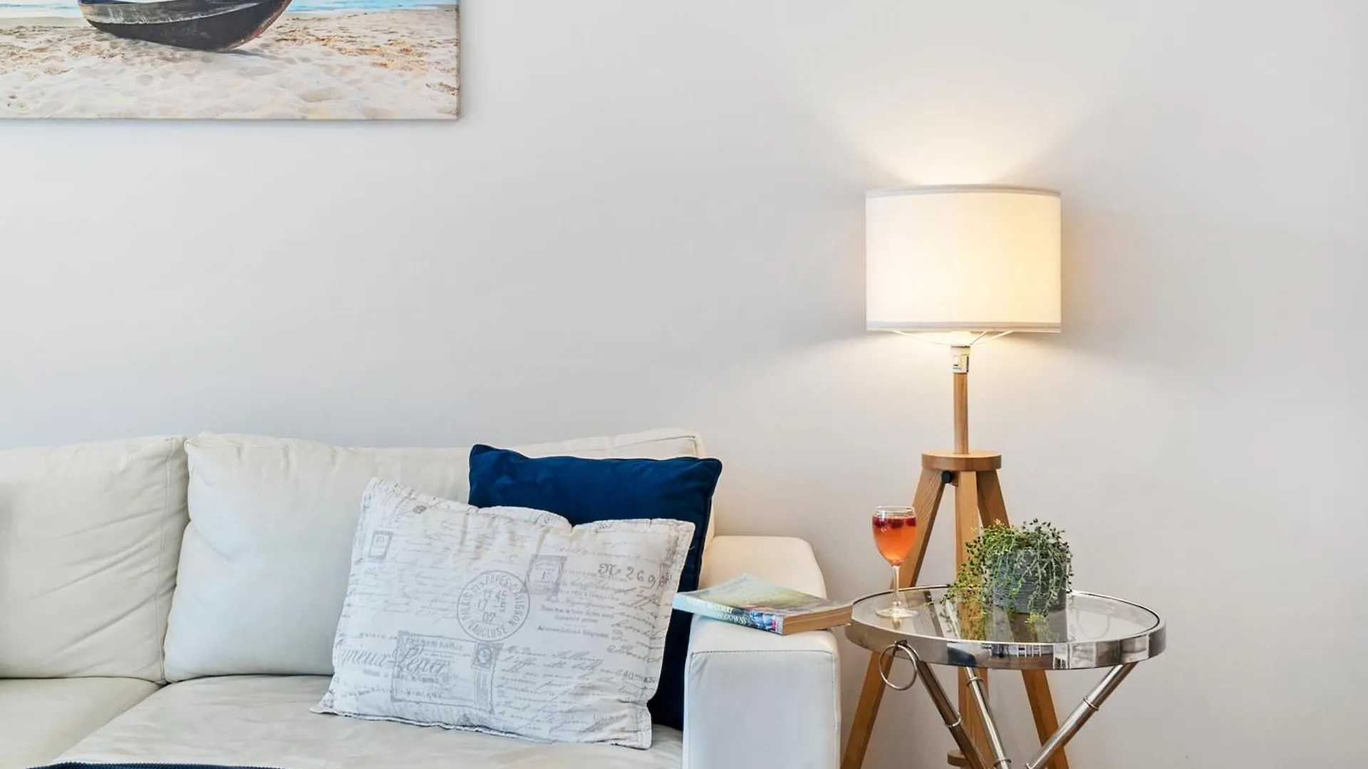 'Coastal Cool' Penthouse Paradise And Ocean Outlooks Guldkusten