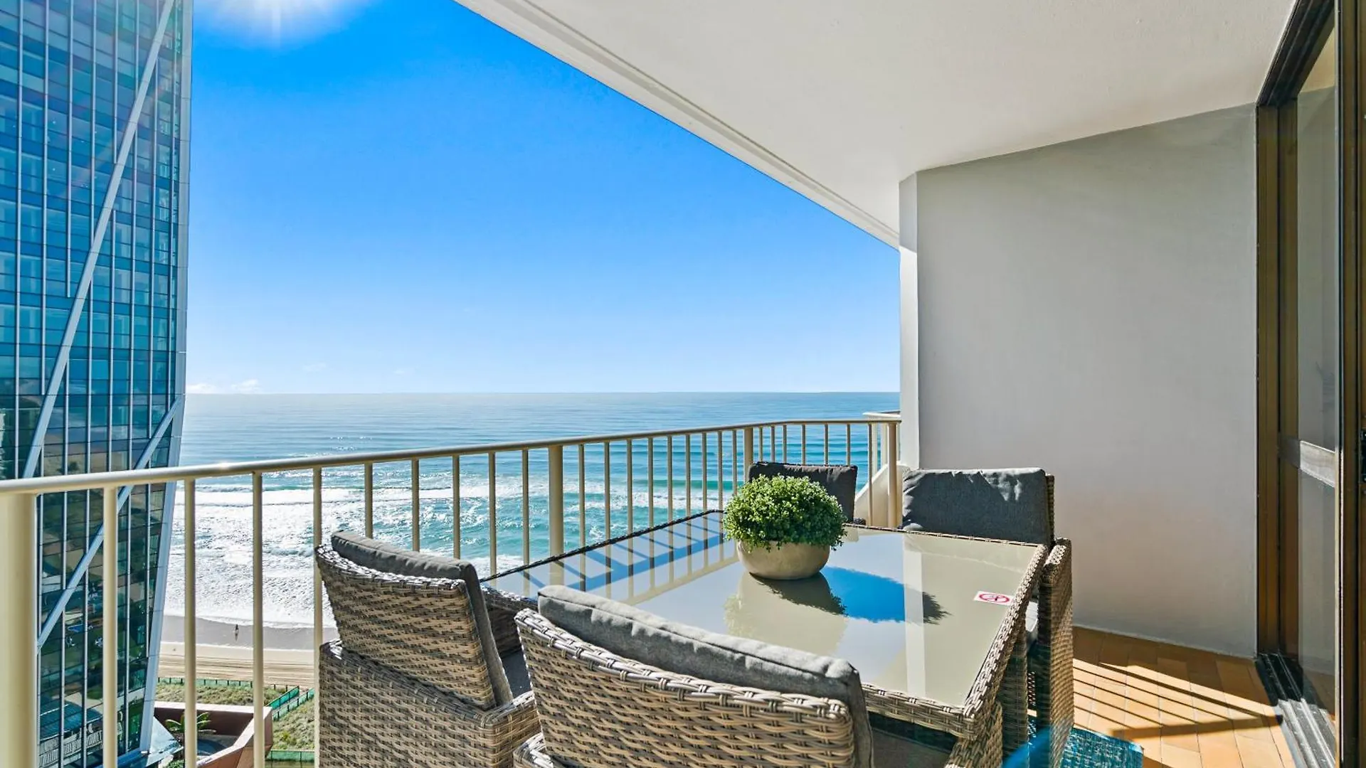 'Coastal Cool' Penthouse Paradise And Ocean Outlooks Guldkusten