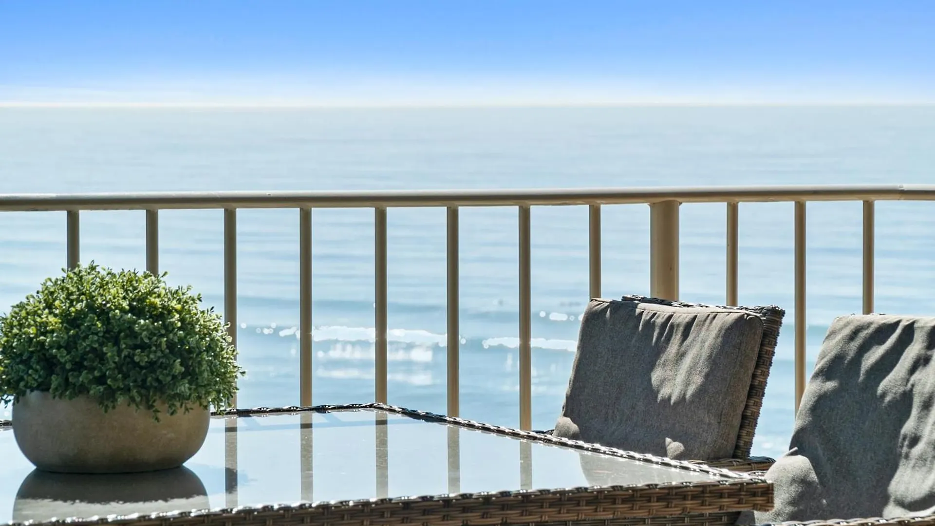 'Coastal Cool' Penthouse Paradise And Ocean Outlooks Guldkusten 0*,