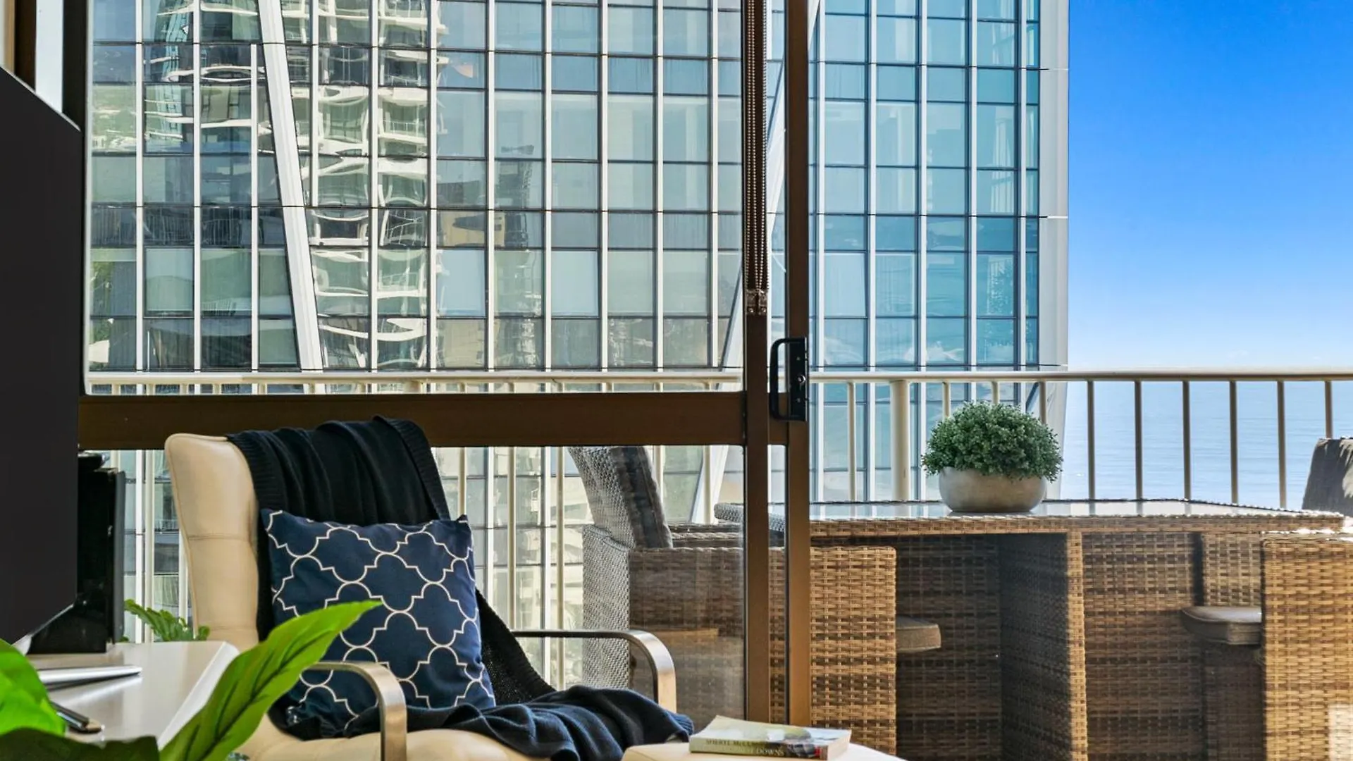 'Coastal Cool' Penthouse Paradise And Ocean Outlooks Guldkusten Lägenhet