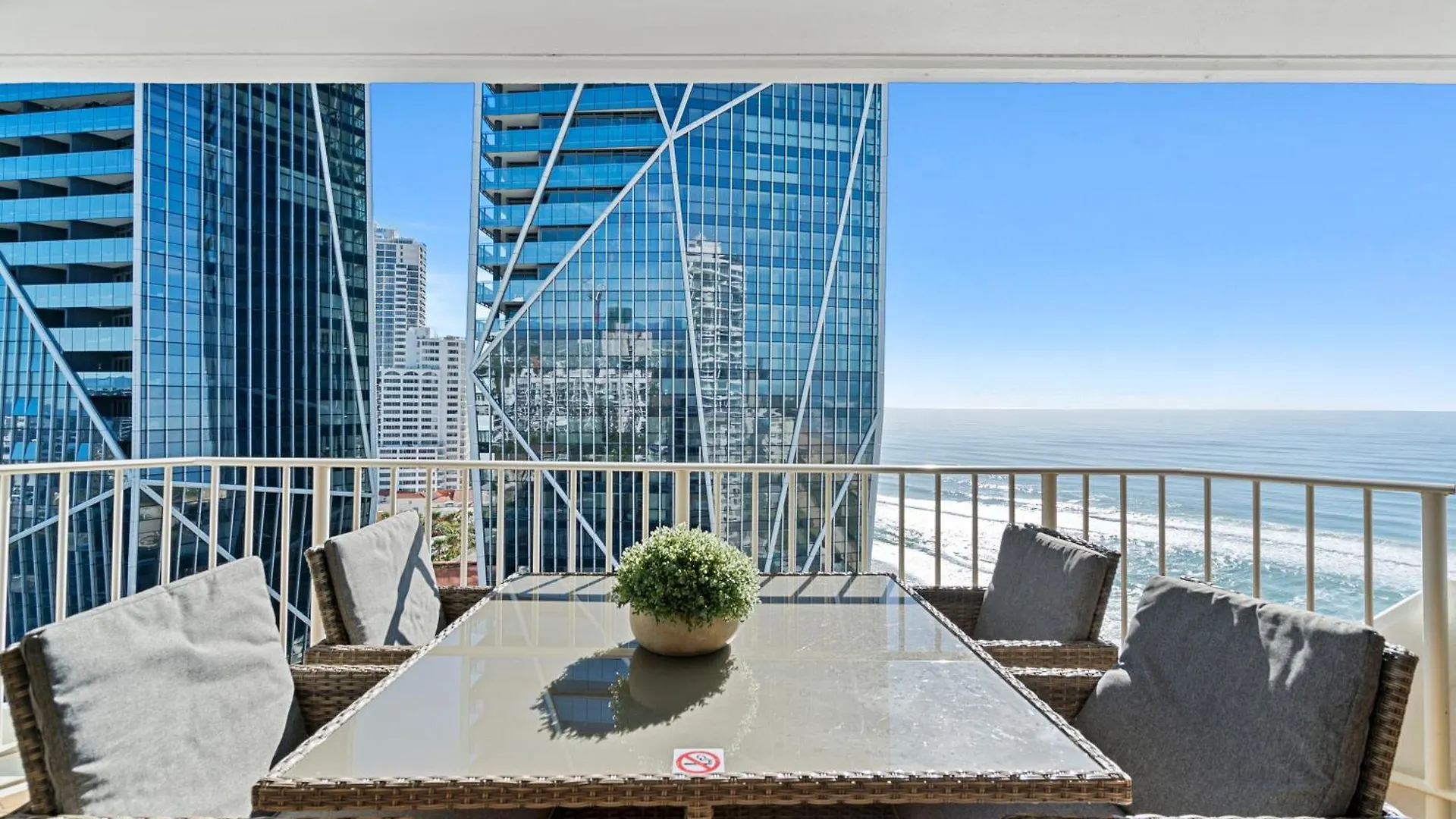 'Coastal Cool' Penthouse Paradise And Ocean Outlooks Guldkusten Lägenhet
